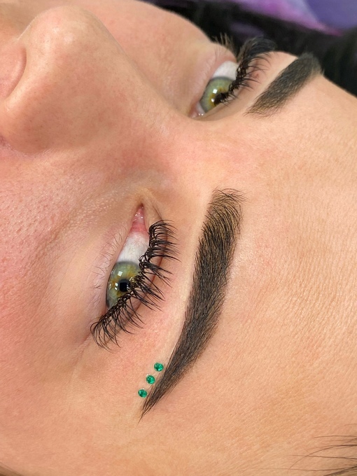 Перманентный макияж бровей